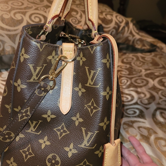 Louis Vuitton Montaigne M - Picture 7 of 13